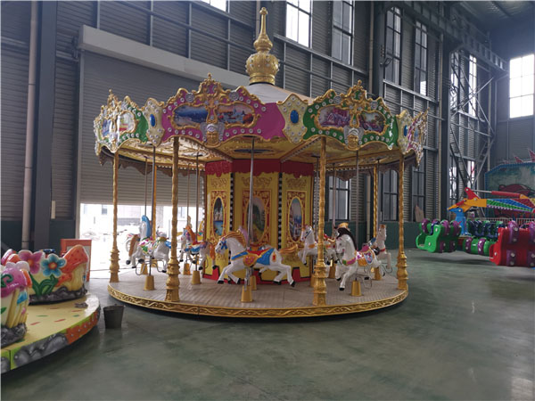 广场豪华转马