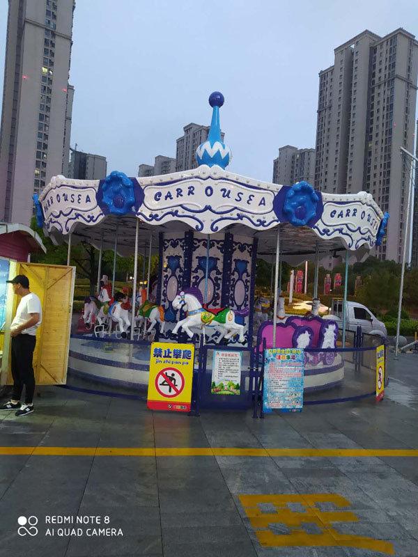 主题乐园豪华转马