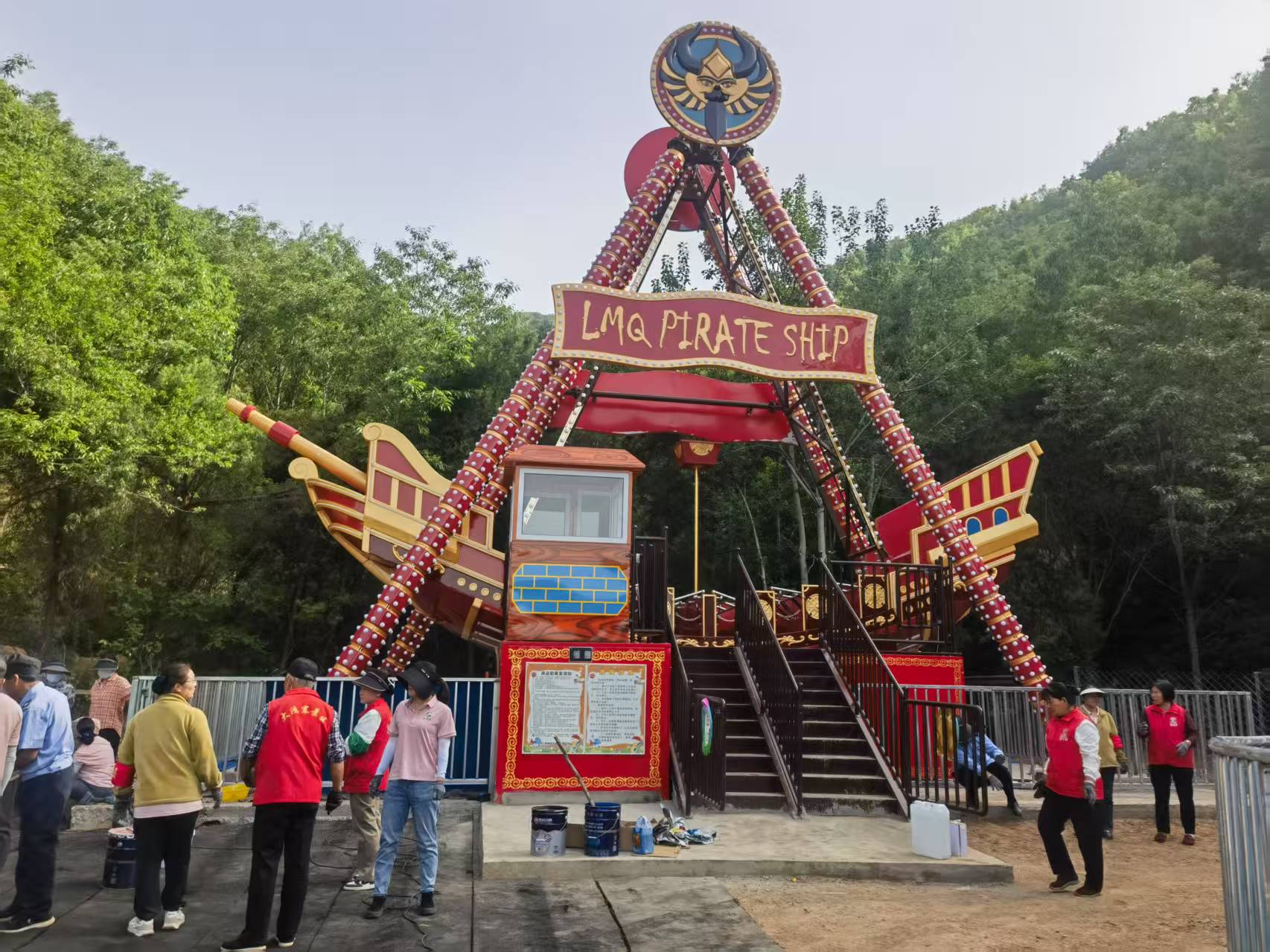 许昌景区24座海盗船安装现场