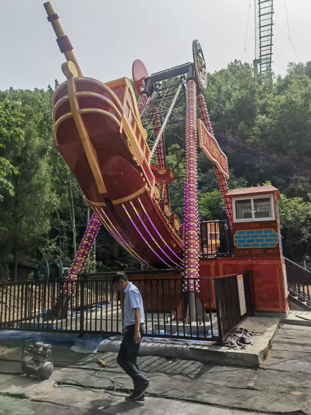 许昌景区24座海盗船安装现场